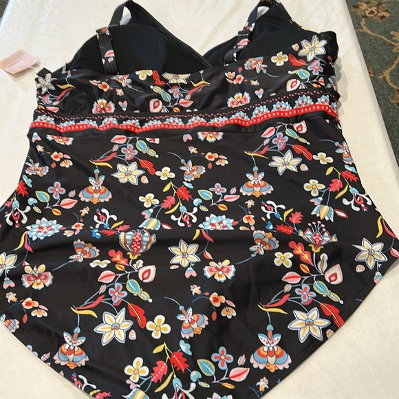 BloomChic Boho One Piece Black Floral Swimsuit Size 22-24 New - Picture 4 of 8